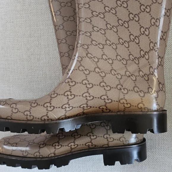 Gucci Women's Signature Pattern Rain Boots - Tan and Black - Picture 7 of 8